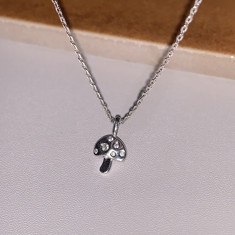 LLab 食物系列满钻小蘑菇项链春夏新款精致可爱蘑菇吊坠锁骨链