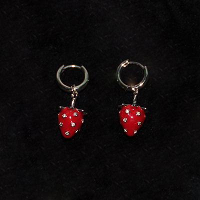 LLab原创限定滴油草莓耳环