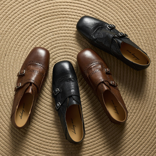 26春新款真皮平底黑色英伦风小皮鞋女平跟方头皮带扣雕花懒人单鞋