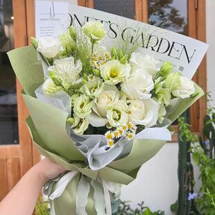 昆明同城送花 青青宝贝 5朵白玫瑰;绿桔梗花束 昆明鲜花速递;