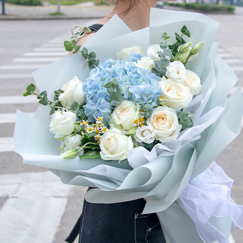 白玫瑰绣球生日昆明鲜花