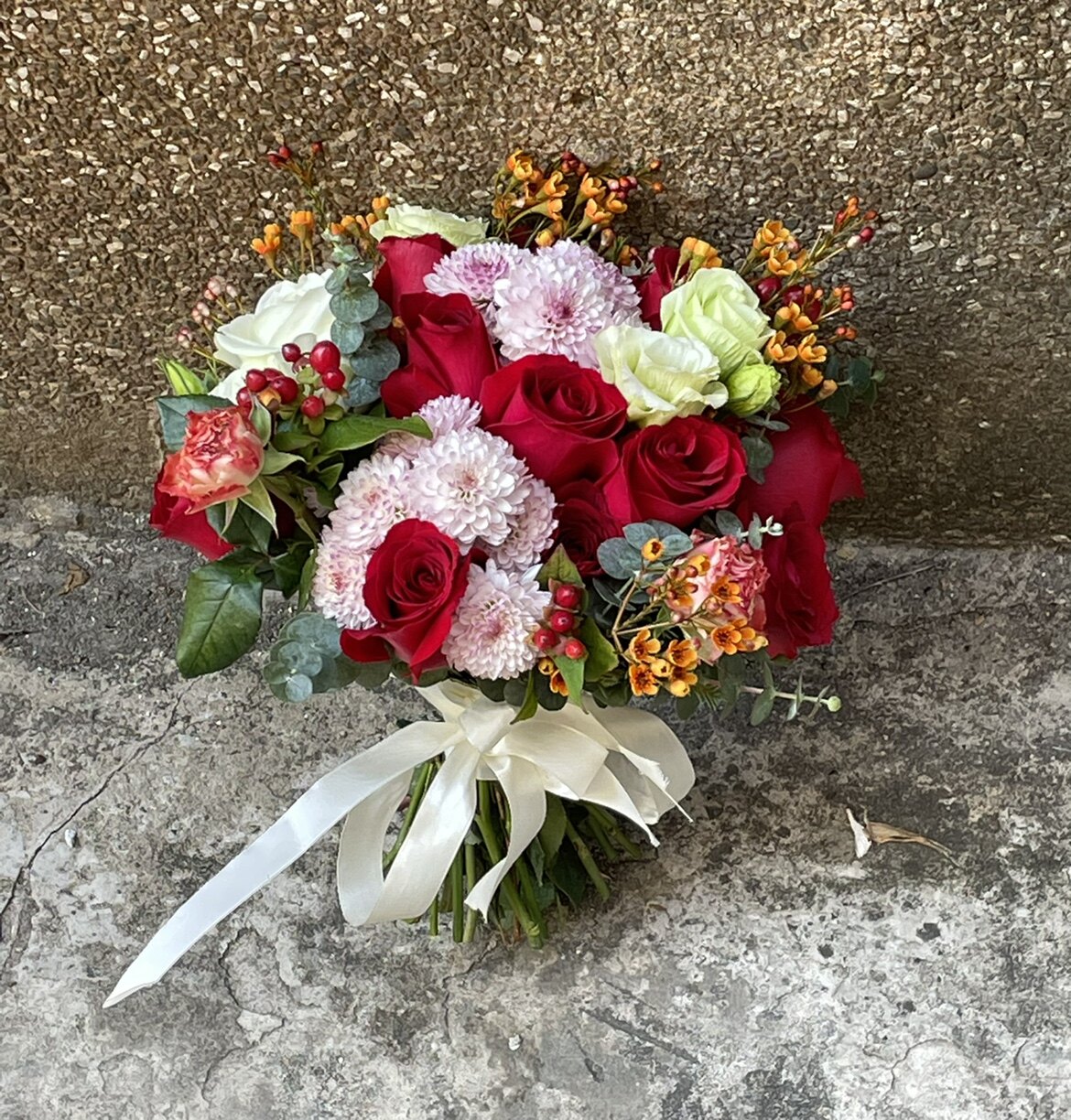 昆明同城鲜花 11朵红玫瑰混搭 婚礼手捧花