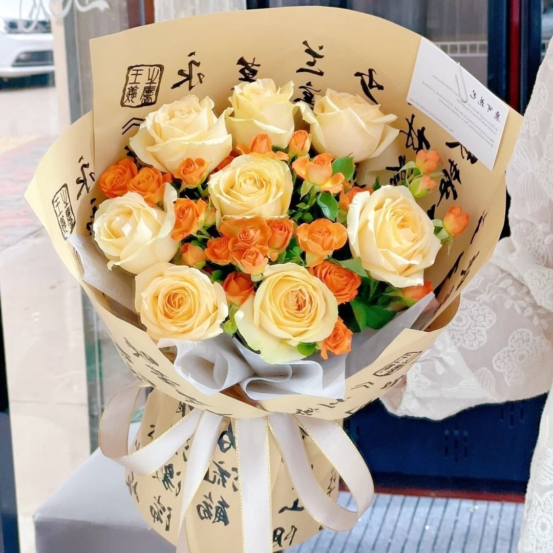 昆明同城送花8朵香宾玫瑰; 橙色泡泡混搭花束 2