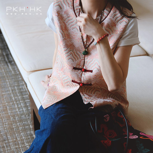 PKH.HK 特 2025 种草好显白红色系吉祥云纹提花对襟纽袢马夹