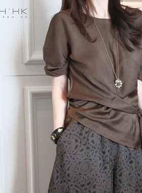 PKH.HK特夏新 私服时髦温柔轻熟气质不对称2WAYS系带造型修身上衣