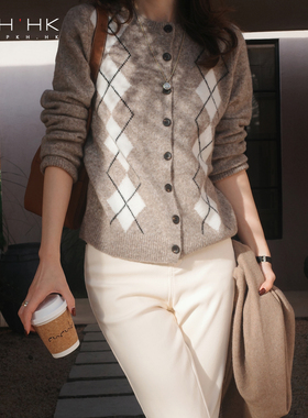 PKH.HK新冬季日常实穿好看经典学院菱形格柔糯羊毛牦牛绒开襟毛衣