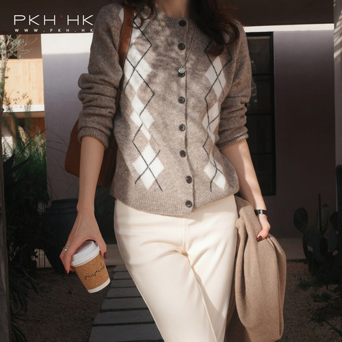 PKH.HK新冬季日常实穿好看经典学院菱形格柔糯羊毛牦牛绒开襟毛衣