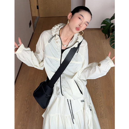 CIZZLEMORE 薄荷奶茶透气轻薄户外休闲连帽可调节外套A字半裙套装