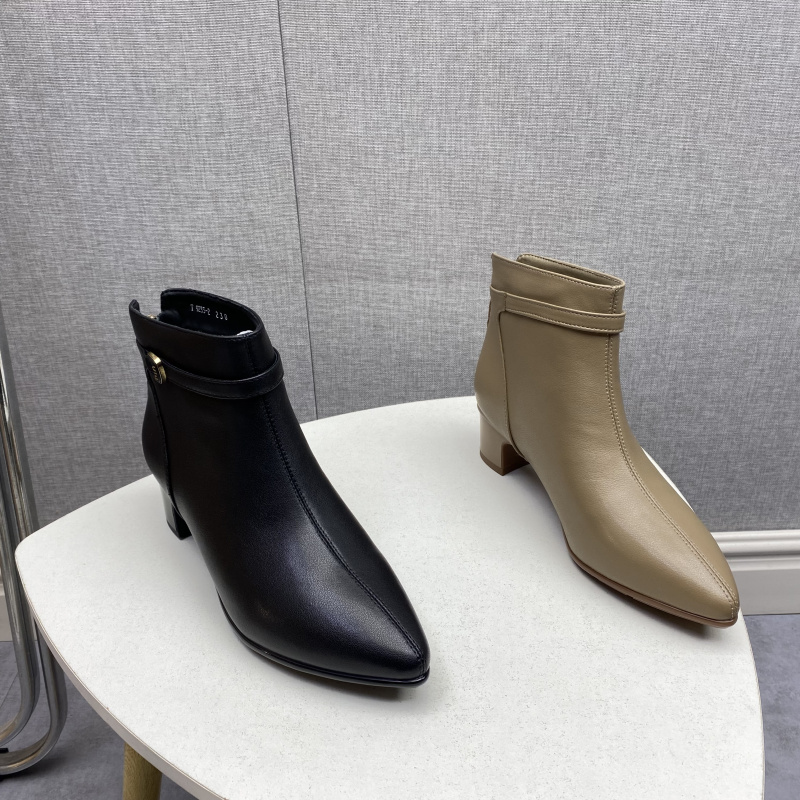 品牌撤柜2025冬季新款断码处理真皮女鞋后拉链中跟时尚显瘦尖头靴
