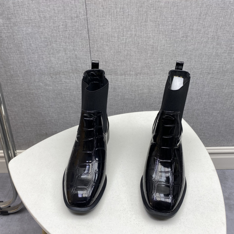 品牌撤柜2025冬季新款断码处理女鞋拼接时尚方头显瘦中跟加绒短靴