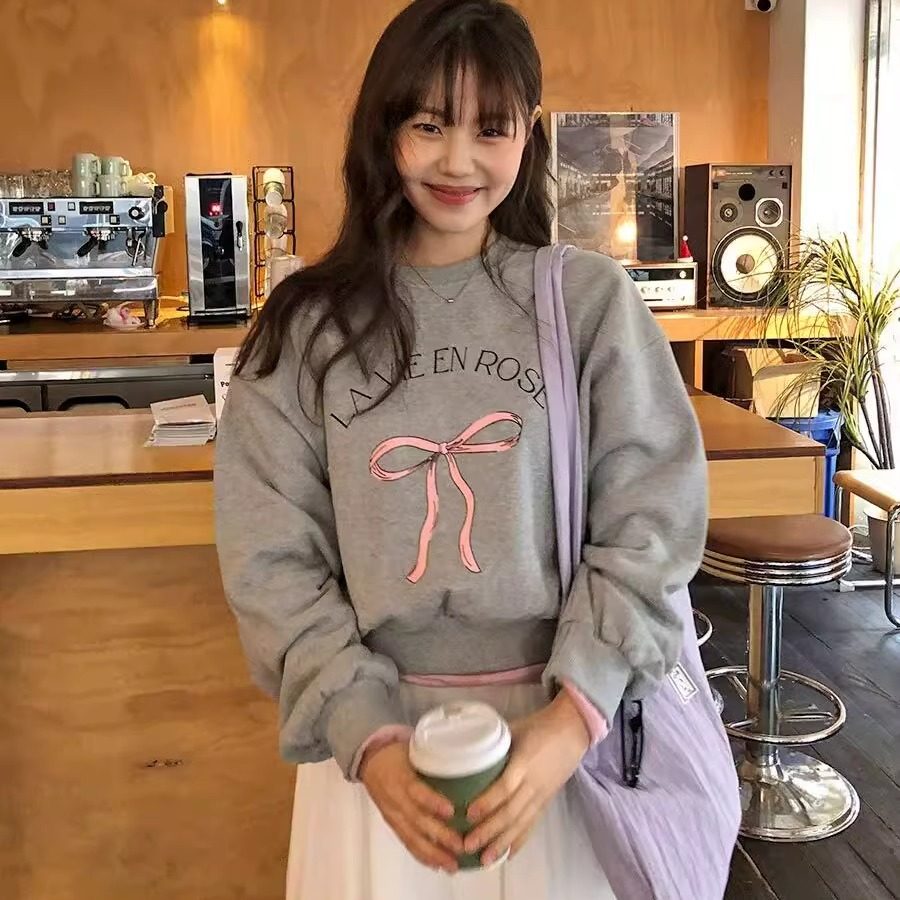 D11022044 韩版25春宽松休闲简约百搭字母蝴蝶结图案圆领卫衣