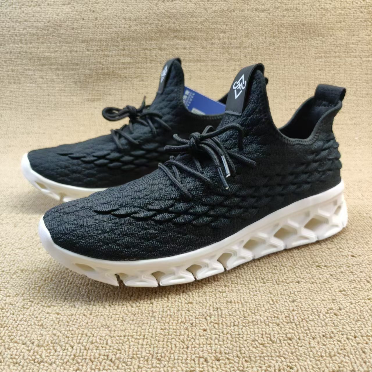 男士夏季飞织鞋面超轻休闲鞋超软弹力软底刀锋底圆头运动鞋慢跑鞋