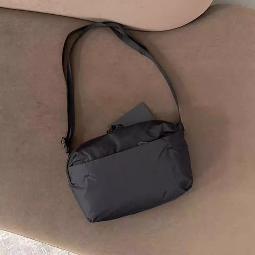 男女同款小包 四季款实用功能性小宝尼龙黑色户外登山露营单肩包