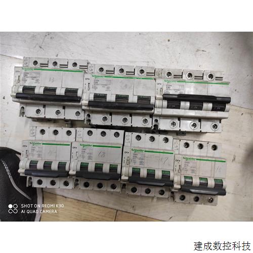 议价施耐德断路器C120H和C65N一起8个打包出售 标价打包
