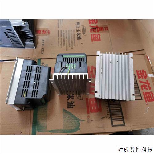 议价鑫盛达变频器XSD350-0.75G3 0.75kW不是实价