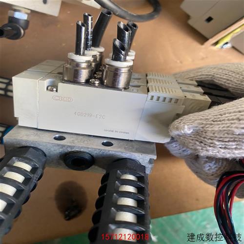 议价东远丝印机用CKD电磁阀4GD219-E2C带座成色非常