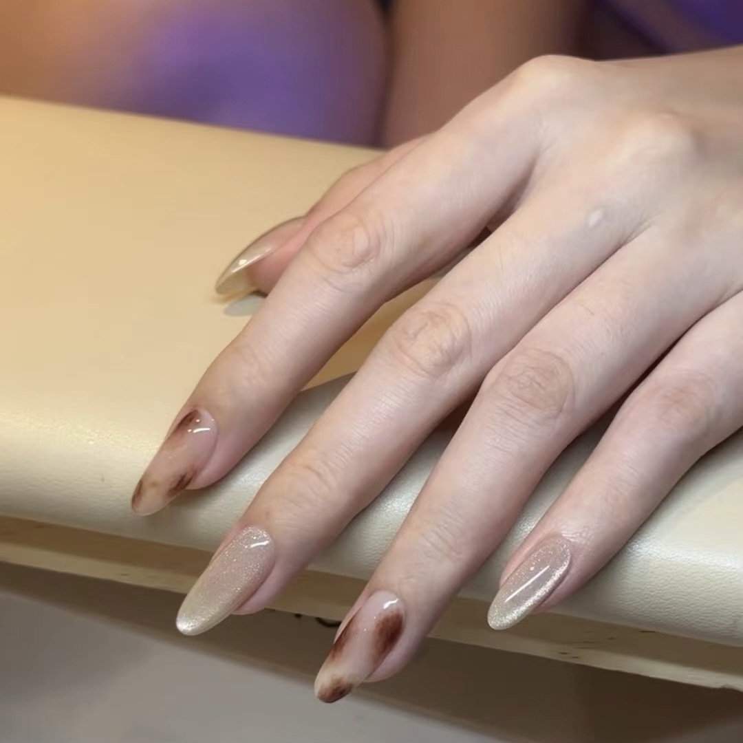 纯手工秋冬美拉德猫眼美甲