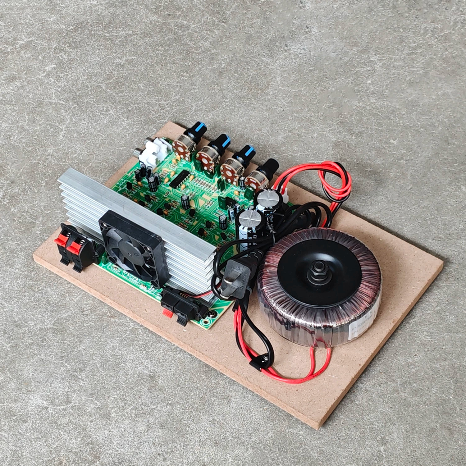 220V环牛智能风扇低音炮2+1C5200A1943大管大功率功放板三声道