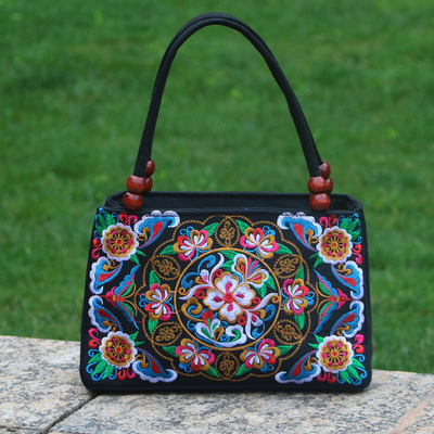 2023新款中老年复古刺绣中年小包