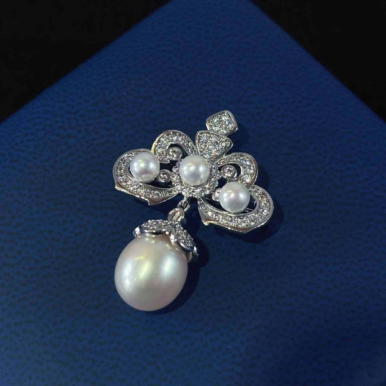 铜电镀厚金复古宫廷淡水珍珠胸针