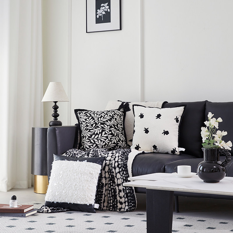 床上抱枕客厅沙发轻奢高级感靠枕沙发枕头靠背大靠垫抱枕套不含芯