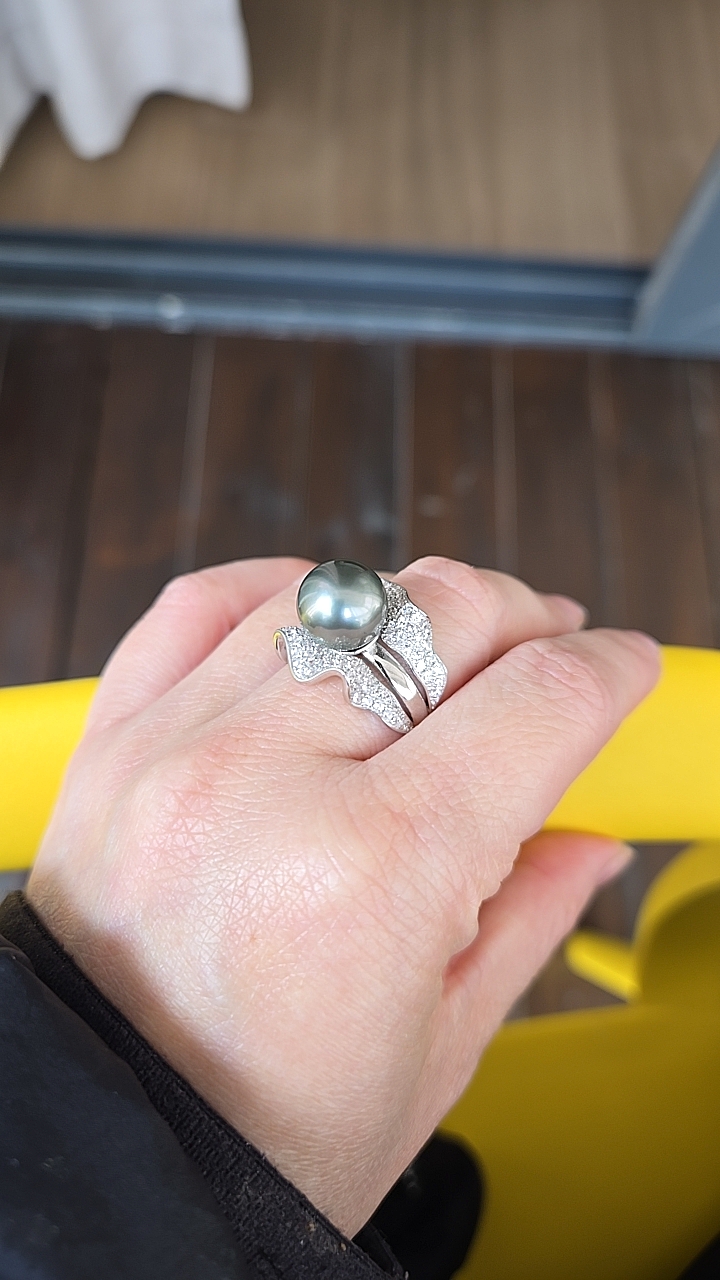 边 天然海水大溪地珍珠戒指（点位10.5铂金灰近无暇带证）