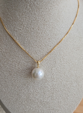 雅 18K瓜子扣淡水爱迪生珍珠吊坠（滑皮极光点位12.2）