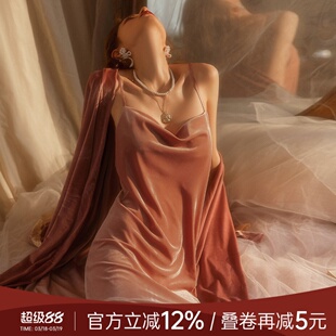 今夕何夕性感睡衣冬季女款2026新款高级感吊带睡裙丝绒家居服套装