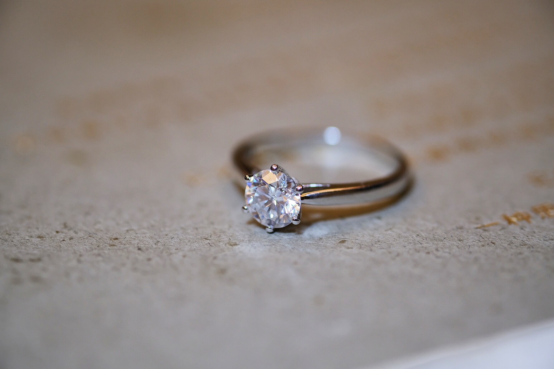 真情  1克拉钻戒 莫桑钻6爪经典  女 结婚 求婚  订婚