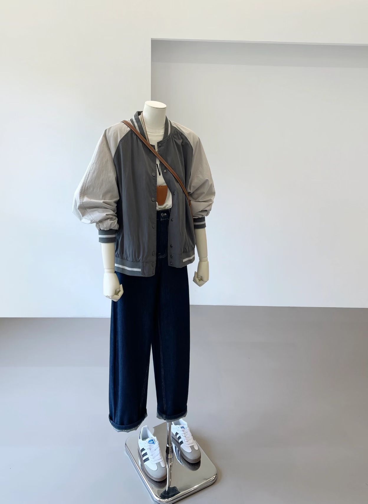 2025年秋季新款韩系宽松学院风运动休闲拼接棒球服风衣外套女中性
