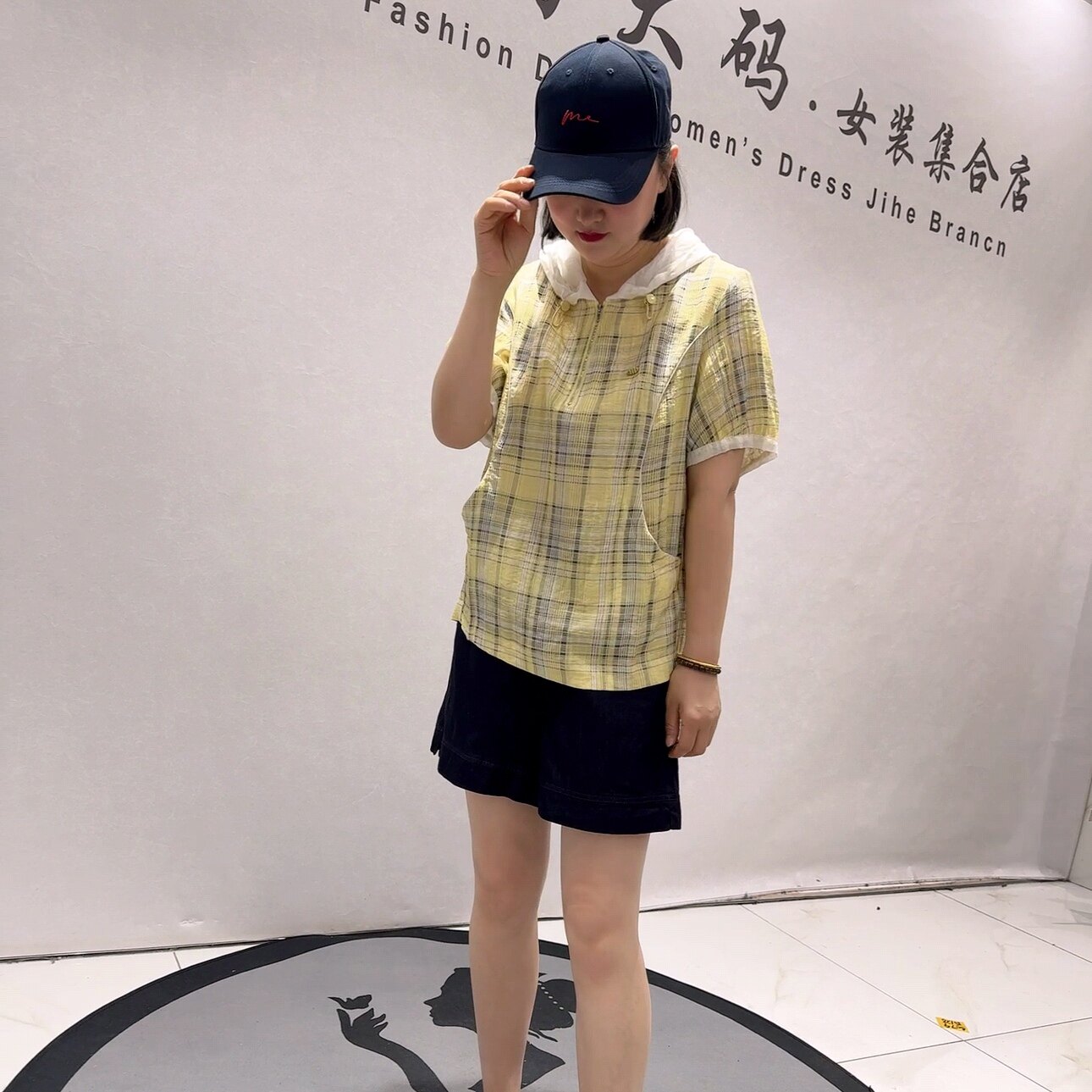 3070女权贵族夏款新品半拉链两侧带兜连帽格子减龄衫加大码女装