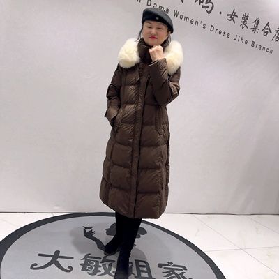 9023芮娜依莲冬款新品可拆卸毛领高大上显瘦长款羽绒服加大码女装
