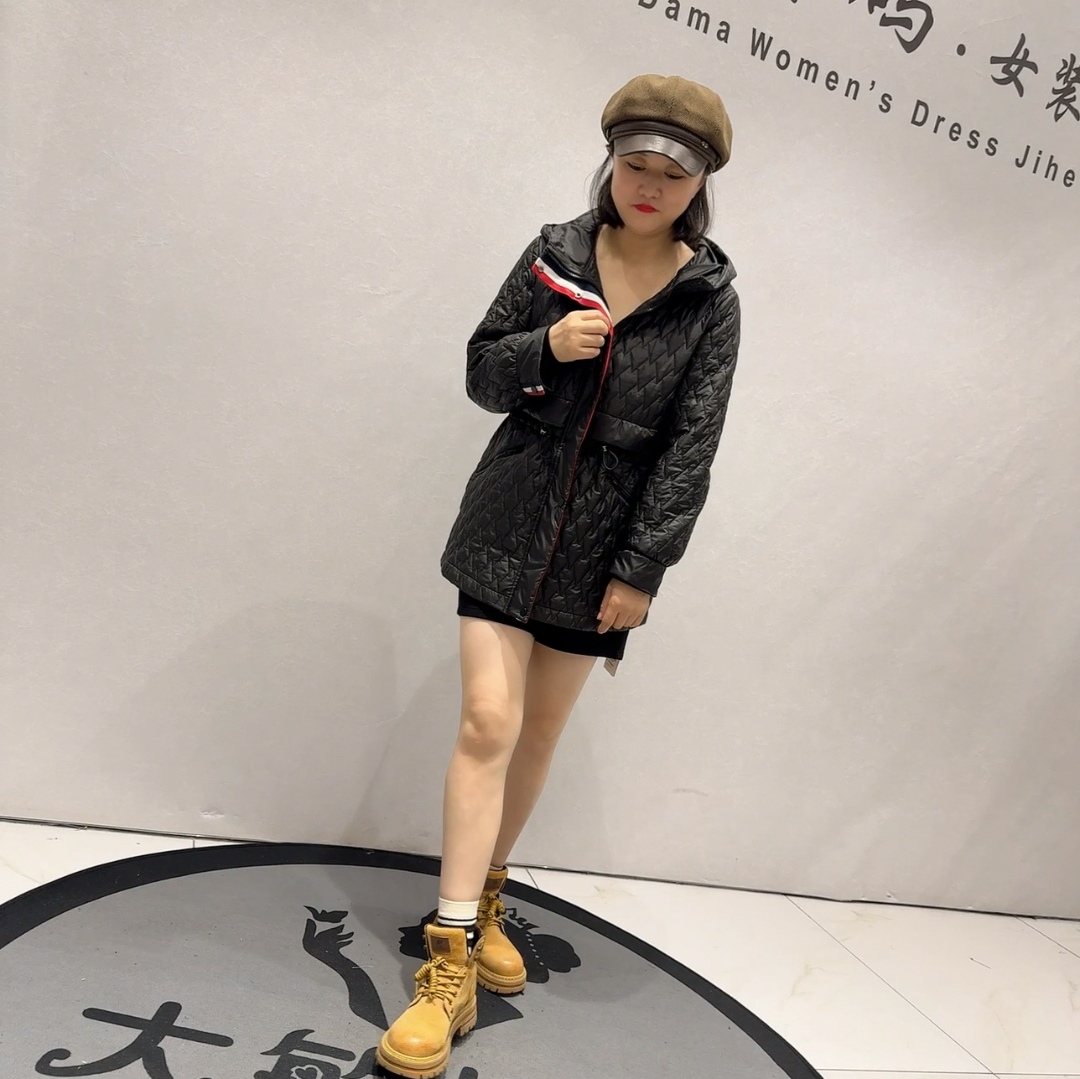 8115女权贵族初冬新品可抽绳带雨挡一手长绗棉二棉外套加大码女装