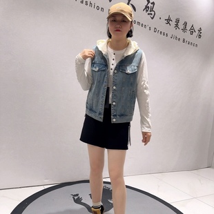 女装 潮牌连帽拼接蕾丝水洗牛仔马甲加大码 新品 4055针丝缘子汇春款