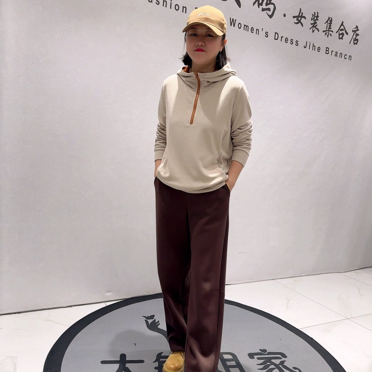 1142针丝缘子汇春款新品简约百搭撞色洋气减龄帽衫加大码女装