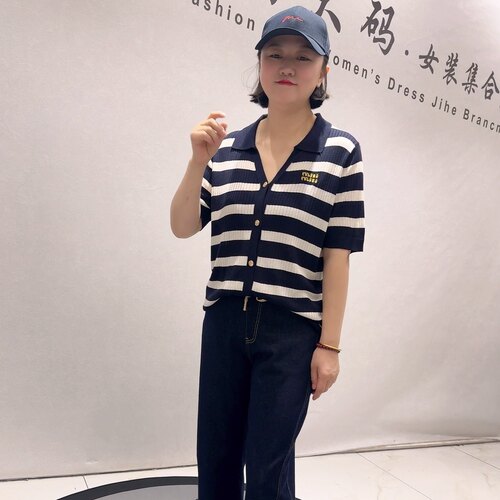 3333女权贵族初夏新品V领休闲百搭撞色条纹针织Polo衫加大码女装