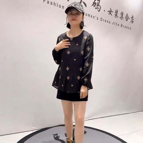 5536芮娜依莲春款新品带美背女人味洋气显瘦减龄衫加大码女装
