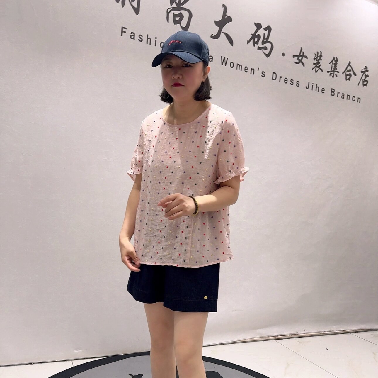 3597女权贵族夏款新品弹力袖口棉麻面料彩色波点图案减龄衫加大码