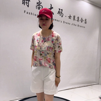 5205芮娜依莲夏款新品彩色涂鸦图案显瘦时尚亮钻减龄衫加大码女装