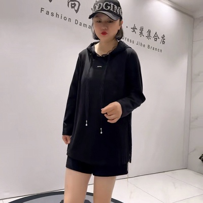 5886芮娜依莲秋款新品天丝罗马棉拼接蕾丝连帽遮肉显瘦衫大码女装
