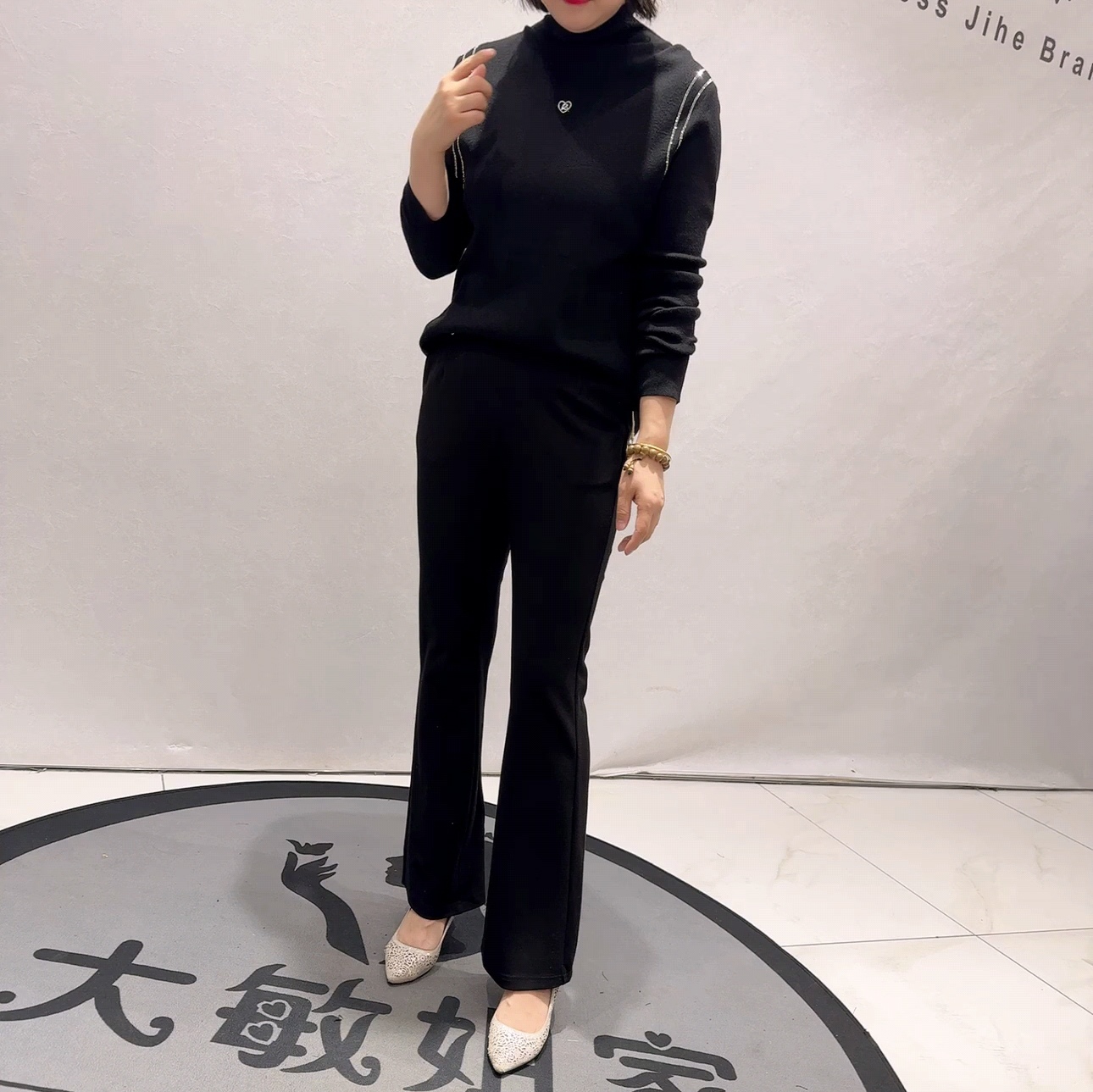 6162芮娜依莲春款新品高级感时尚显瘦低调百搭微喇裤加大码女裤