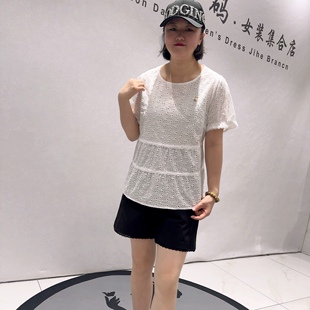 1851芮娜依莲初夏新品镂空设计简洁大方气质短袖上衣加大码女装
