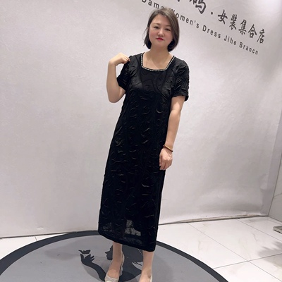 1793芮娜依莲初夏新品方领醋酸褶皱面料女人味洋气连衣裙加大码