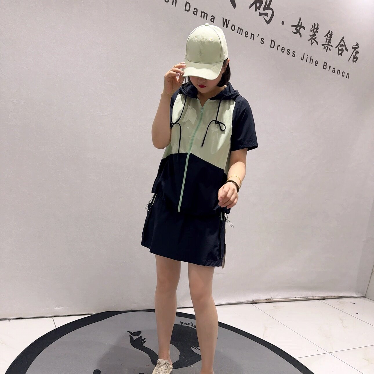 3111女权贵族夏款新品连帽可抽绳上衣搭配松紧腰工装裙两件套大码
