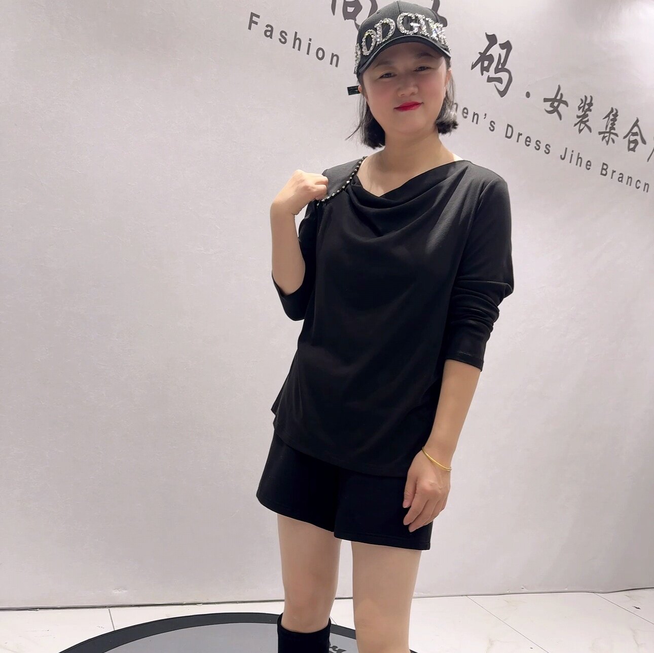 1290女权贵族春款新品设计感领口收腰显瘦女人味气质衫加大码女装