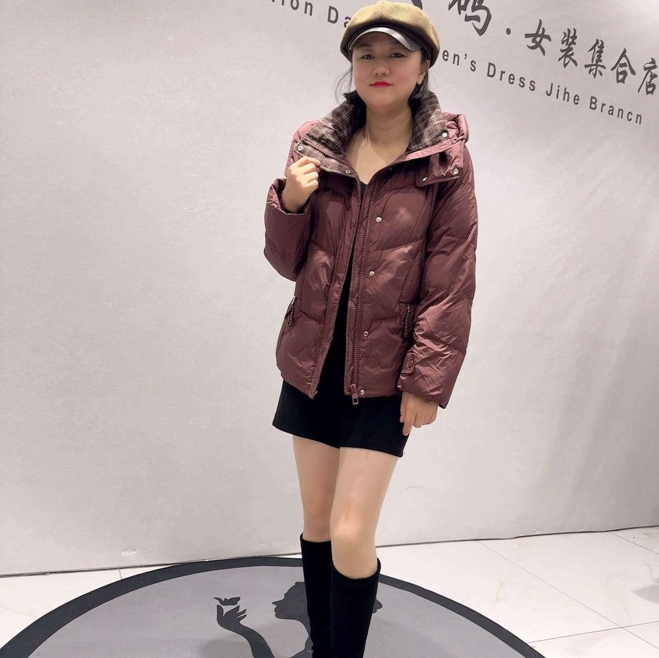 9566芮娜依莲初冬新品潮牌拼接格子时尚减龄棉服外套加大码女装
