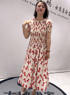 9162芮娜依莲夏款新品褶皱面料洋气遮肉显瘦时尚连衣裙加大码女装
