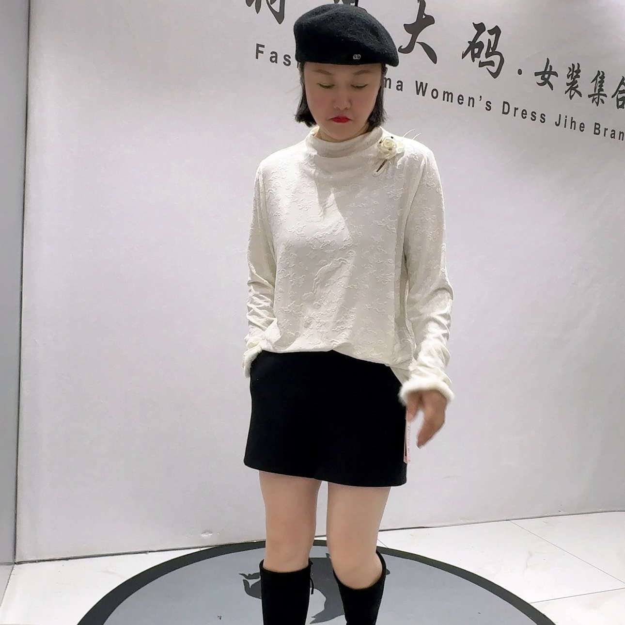 5548芮娜依莲春款新品毛绒袖口设计感时尚减龄洋气衫加大码女装