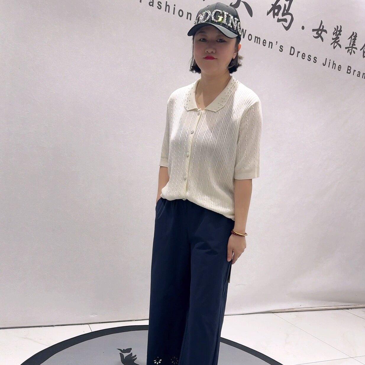 3719女权贵族初夏新品设计感衣领珍珠扣女人味气质针织衫加大码