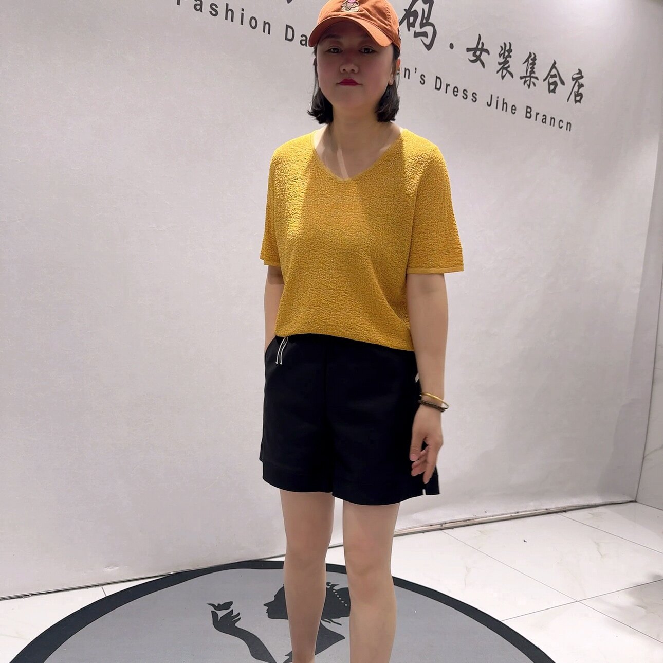 1012女权贵族夏款新品v领女人味简洁大方带弹力气质衫加大码女装